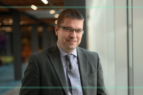 SCSUGrad's tweet photo. Check out this story on @stcloudstate grad Derrick Lindstrom '19, who was recently featured by @Marketplace Business News in a story about "Is the Economy Working For You?"

#SCSUGrad #ItStartsAtSCSU #unleashPossibilities

📝: https://t.co/eyrpuRCCHm https://t.co/wkhURnKphw