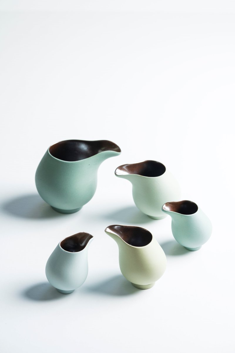 CraftLeeds's tweet photo. Great to receive more collections in for our 2 new #Springshows starting 14th March. Thanks to ceramicists @kateschuricht & #claireireland for their fab work for our #standbyme #exhibition & @KarolinaMoon for her stunning #jewellery for our #setinstone exhibition #whatson #leeds https://t.co/vEztds7iSS