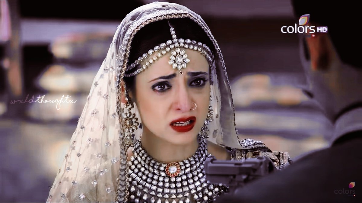 Honestly, her each and every expression is worth a million bucks. No doubt, that's what makes her a crowd favourite!  #SanayaIrani  #Rangrasiya