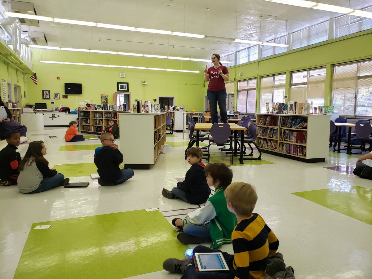 JoycelynHinton3's tweet photo. Mrs. Kemp facilitates a coding lesson that integrated Reading, Math &amp; Technology with Point of View. Mrs. Roberts' 3rd-grade students were highly engaged in this higher-order thinking activity. Way to Go Mrs. Kemp &amp; Mrs. Roberts! #hgschat #pantherproud #mybest @pqschools https://t.co/R2MYsnO4Yv