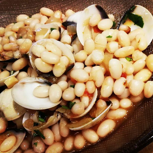 Mongetes amb cloïsses 👩‍🍳 os desitgem un bon cap de setmana a tots 🎉🎉🙋‍♀️#gourmetrestaurant #Molinsderei #tastaelbaixllobregat #foodiesmolins