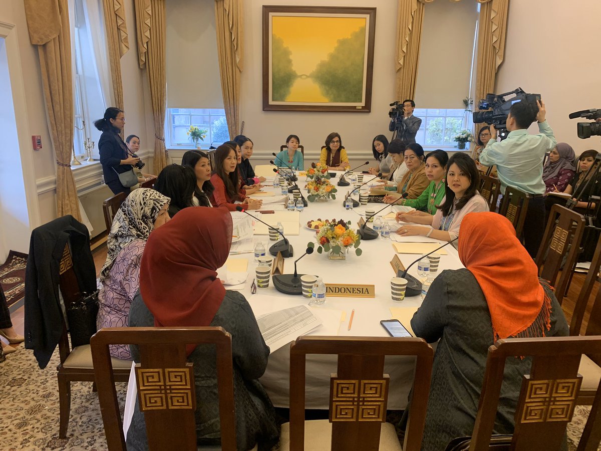 dc_awc's tweet photo. ASEAN Women’s Circle DC hold 1st ExeCom meeting for 2020— elects new set of officers &amp; talks about upcoming activities.
Thank you, Madame Lien of the Embassy of Vietnam for a successful 2019 chairmanship &amp; congratulations Madame Kay Thi of the Embassy of Myanmar, 2020 President! https://t.co/yUOJsvqrvA