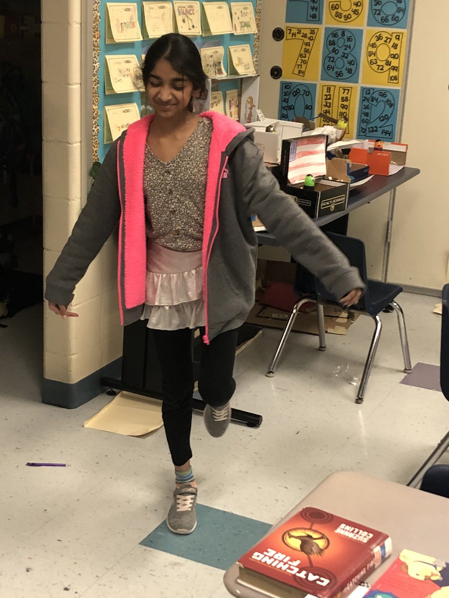 sierotowiczBC's tweet photo. Love this intro lesson to the scientific method. Students recorded how long they could balance on their dominant and non dominant foot while recording data and having lots of fun! Thanks @Ferraris_Gr5 for the lesson! @JessNastasi @jaime_maccarone @LRogolAP https://t.co/yfBf2gyjyd