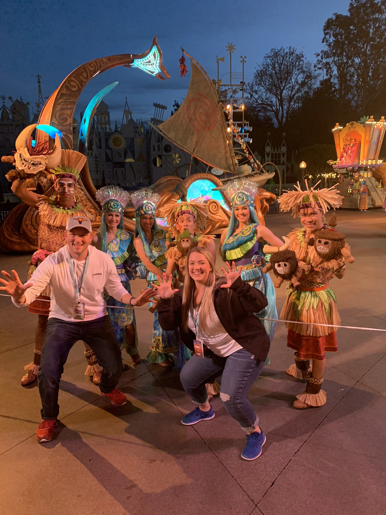 Kmle Country 107 9 On Twitter Camel Nation We Want To Send You To Disneyland Text Disney To 22108 And We Ll Send The Link Right To Your Phone Theegunner And Radiocheyenne Magichappens Disney Https T Co 9witl2jgng