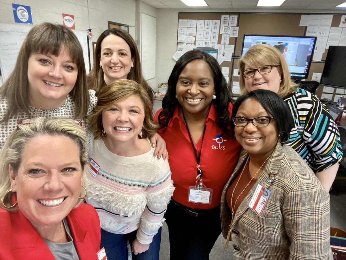 LisaPearceEdS's tweet photo. Wow! I love the time with this group and this Coach! #RigorUp teaching the thinking 🤔 #StudentEngagement #AmpItUp!!!! Thank you @Sherrystclair for all you do! Can’t wait to see your @JacksonHighSch1 bling!!! #CoachingRedefined @FranDundore #PlayToWin https://t.co/ZLMgM0F2lq