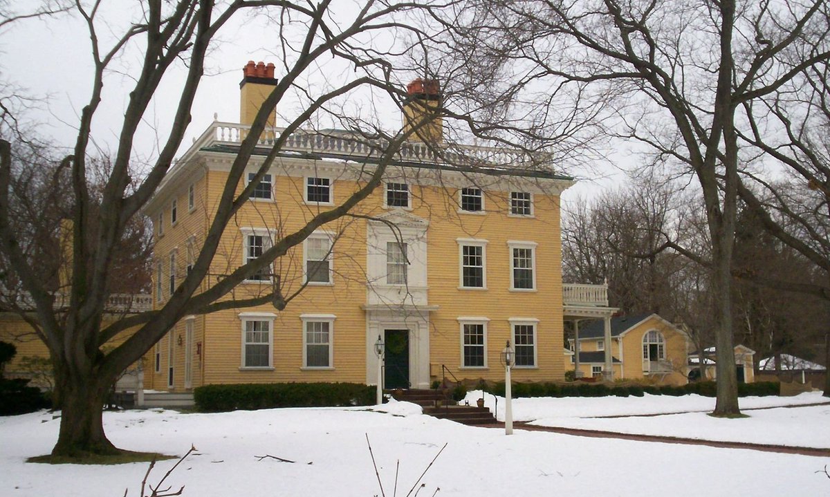 anyway. Cambridge was the fancy small town just outside Boston where the colonial gentry had massive houses - like this one - and they soon found themselves wanting a fancy university to go with it. hence, Harvard