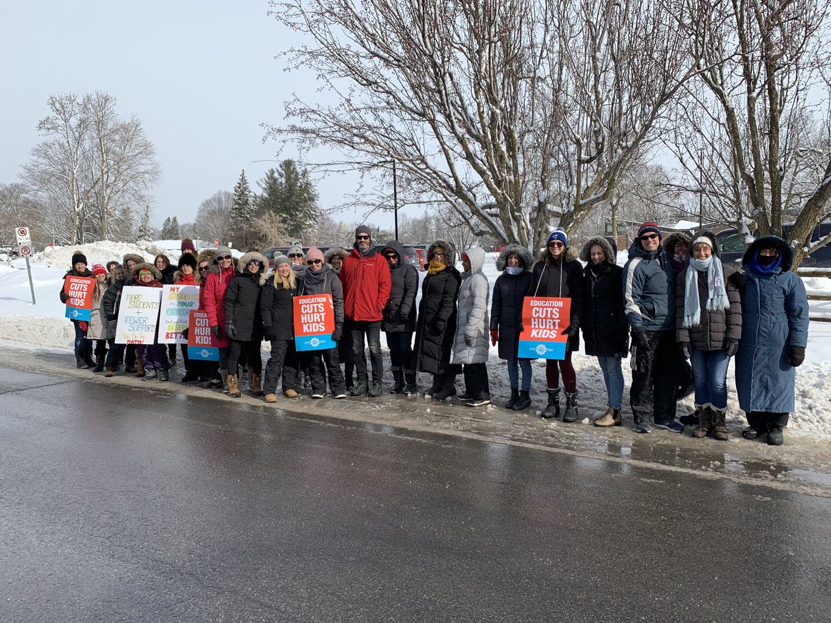 cote_marcg's tweet photo. Beautiful day for a picket! United, strong, inclusive!! #ETFOstrong #ETFOstrike https://t.co/ssroWnFUIv