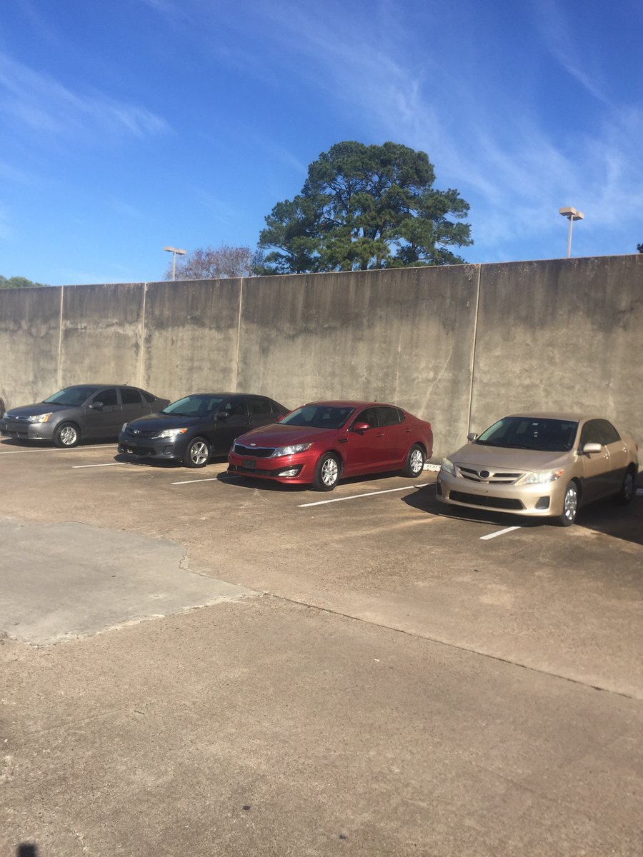 nortonautogroup's tweet image. It's a gorgeous Friday and it's @RODEOHOUSTON time!  Check out our Rodeo Roundup!  The car to take care of all your needs! #chuteyeah #nocreditcheck #autocredit #Houston