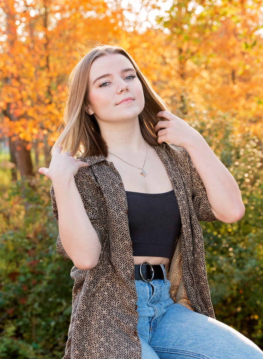 Debography's tweet image. Today's bonus edit - Paige ❤️
I just loved this photoshoot, we laughed all afternoon!  #Debography #Seniorologie #Classof2020