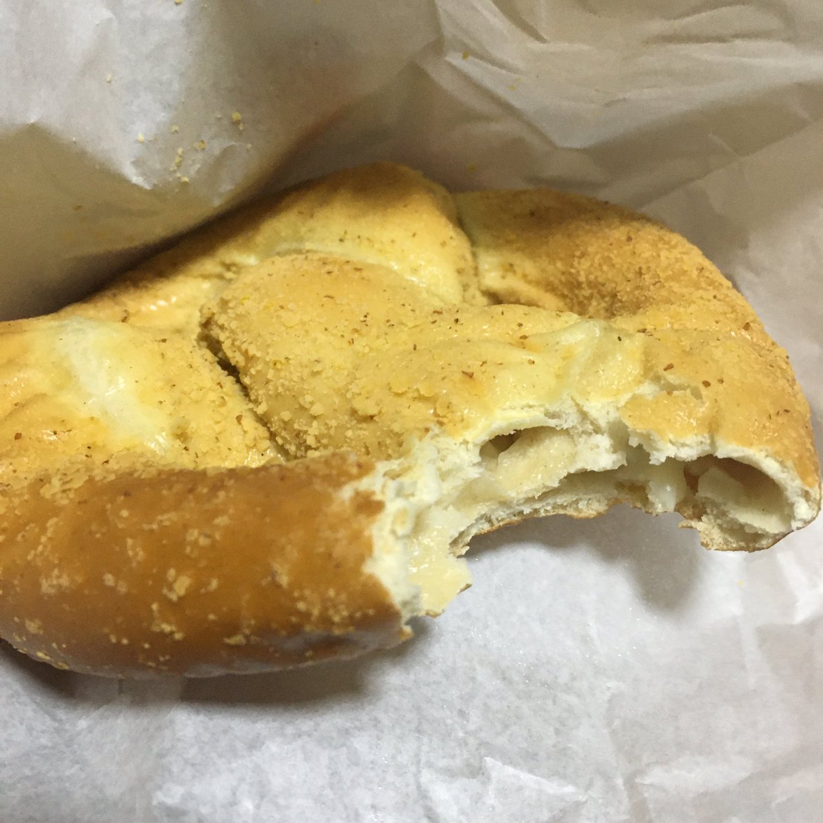 だいず ディズニーランド最強の食べ物ことクリームチーズプレッツェルが本郷三丁目にうってたから即買い 家であっためてくったら昇天した だいず ディズニーランド最強の食べ物ことクリームチーズプレッツェルが本郷三丁目にうってたから即買い 家であっためてくったら昇天した