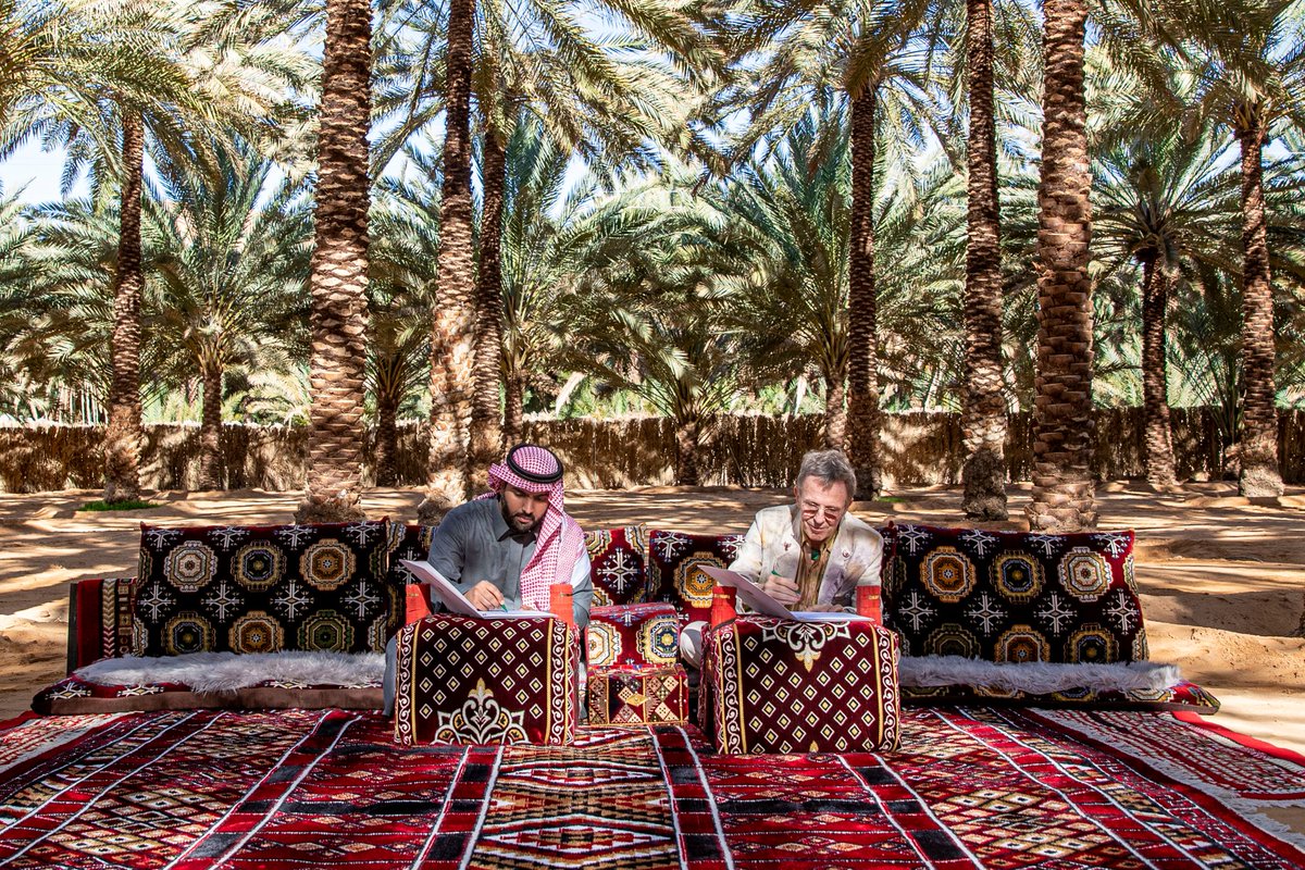 احتفاءً بالفنون والثقافة، وقّع سمو الأمير <a href="/BadrFAlSaud/">بدر بن عبدالله بن فرحان آل سعود</a> اتفاقية تعاون مع  <a href="/Azulikofficial/">AZULIK ™</a> لتطوير منتجع سياحي مبتكر يربط الزائر بالطبيعة والفن والتراث، وفقاً لإستراتيجية العلا لتكون متحفاً مفتوحاً للتراث الطبيعي والإنساني.
#استكشف_العلا