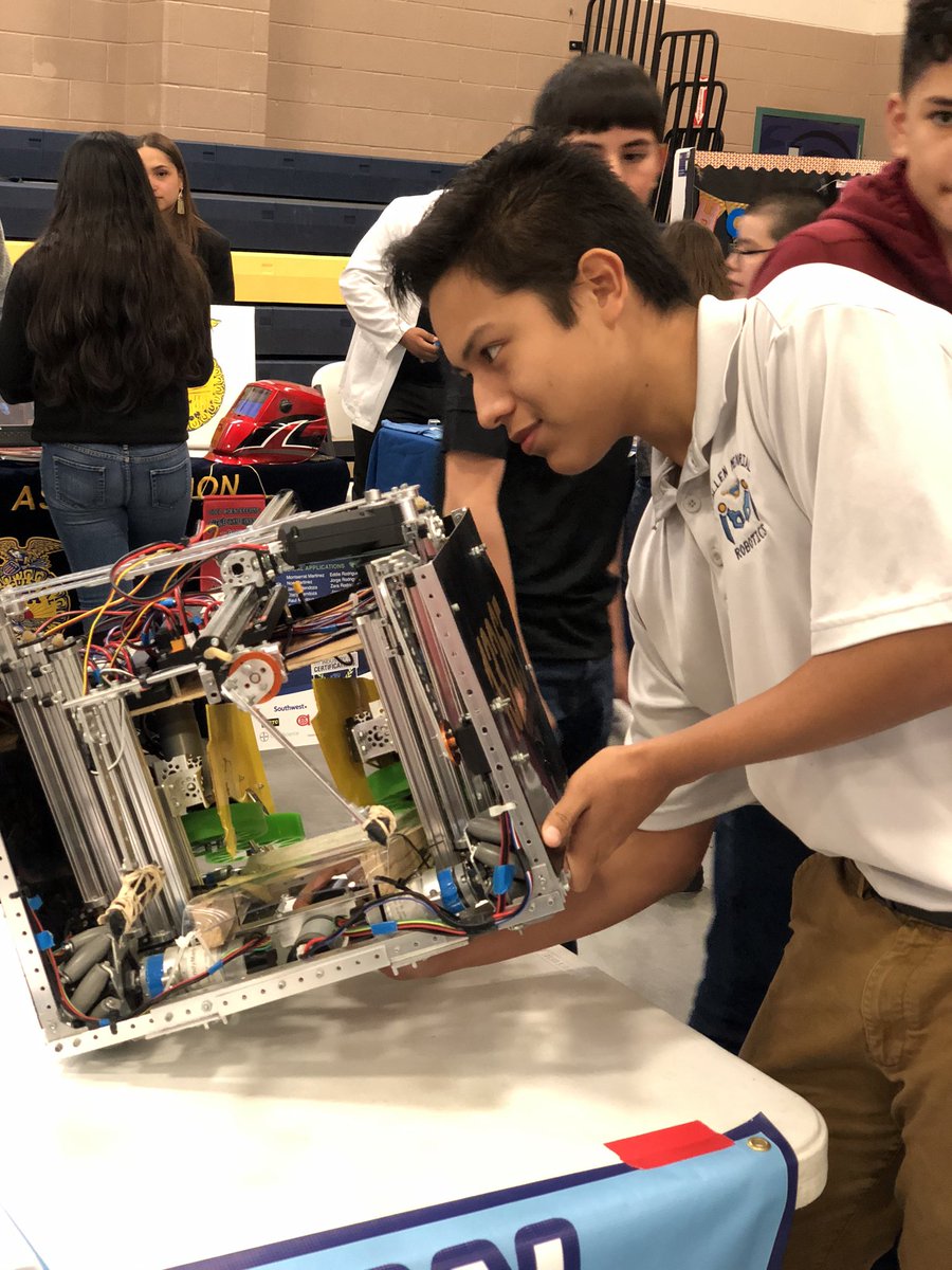 MemorialCTE's tweet photo. CTE students at @cobras047 Cathey MS Career Fair @Pride_Mustangs @BeccaBechtold @McAllenISDCTE #misdctetweets https://t.co/dRFqhSsqfe