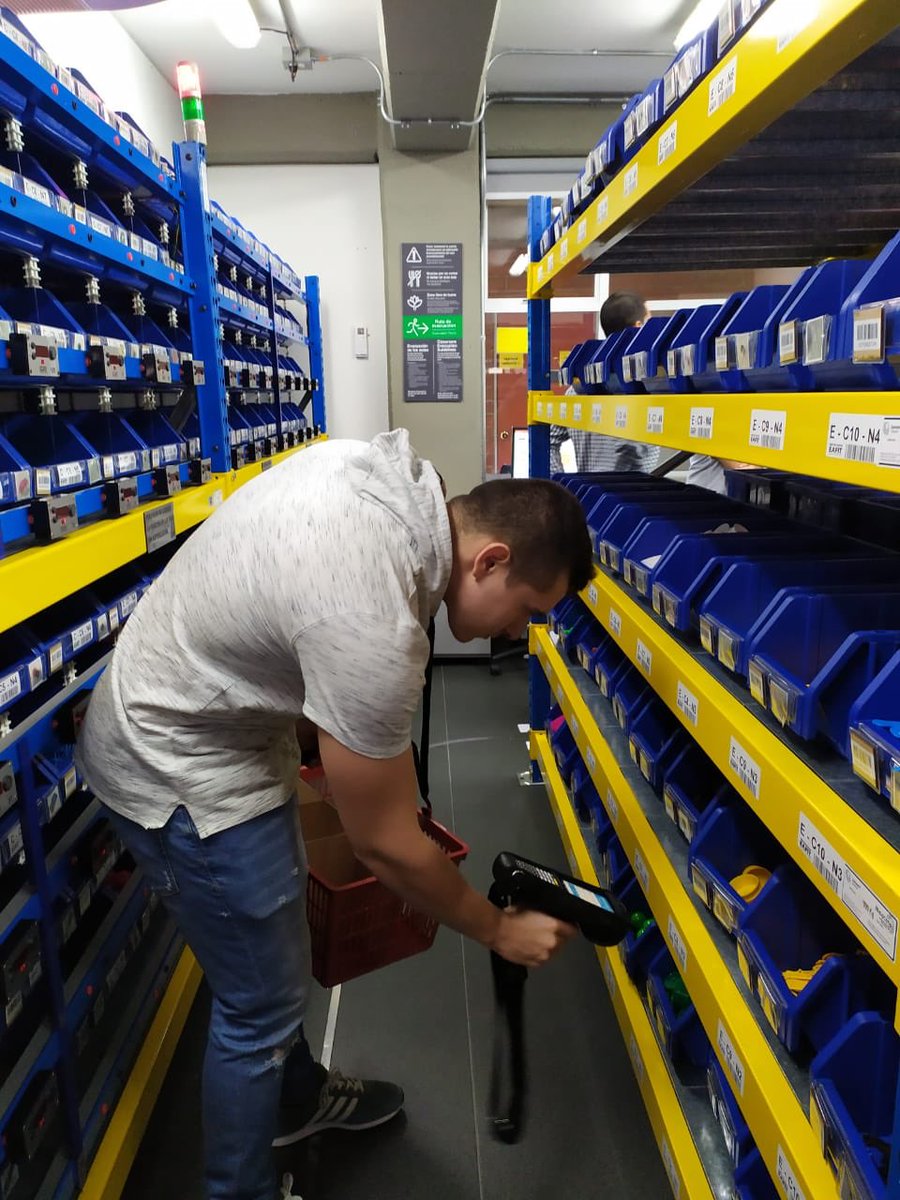 WarehousingLab's tweet photo. Nos visita @carnescasablanc en nuestro #WarehousingLab teniendo la oportunidad de interactuar con nuestros desarrollos #tecnológicos, pick to light, vehículo autónomo, terminales para picking! https://t.co/CKchj7jGpw
