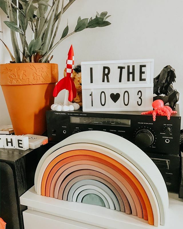 herimagination's tweet photo. ⁠Hoe kan dat dat Irthe alweer bijna 1jaar is?!? ⠀
Nog 11dagen en ik heb geen baby meer maar een peuter, en ik zal er mijn handen aan vol hebben (da heb ik nu al maar bon) ⠀
.⠀
Misschien dan toch eens tijd om een nieuwe tekst in die light-box te plaatsen. Suggesties? ⠀
⁠.… https://t.co/jBgkrJHoQs