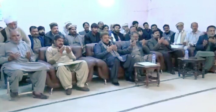 Awan_hamadullah's tweet photo. Chairman PPP @BBhuttoZardari offered Fateha and condolences with PPP Leader Saleem Haider on sad demise of his Father Sardar Jung Bahadur at UC Dharnal tehsil Fateh jung. https://t.co/V698hdC9At