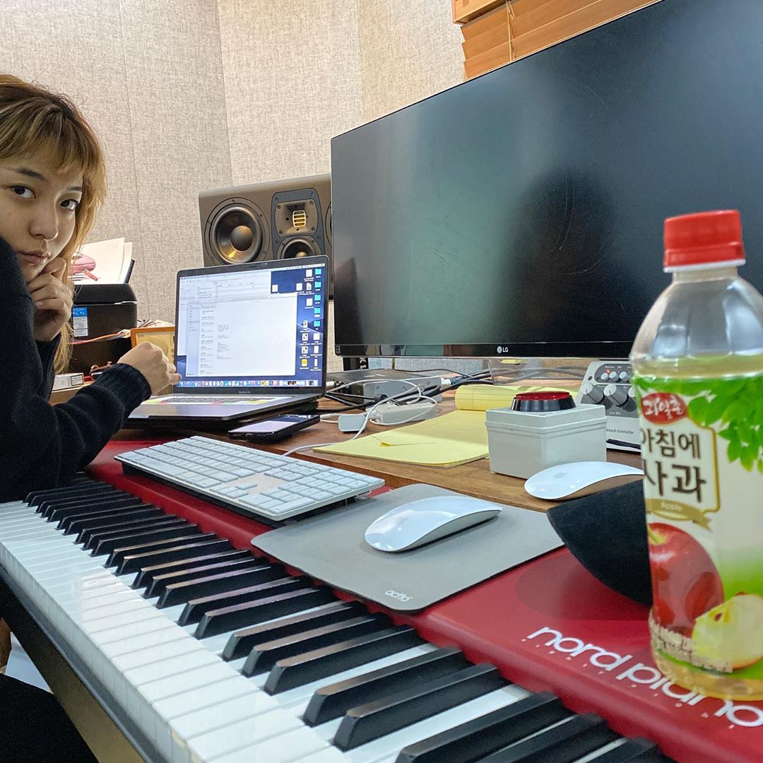 fxspainn's tweet photo. [FOTO/TRAD] 200226

Actualización de #Luna en su Instagram.

"Componiendo... ¿Toda la noche hoy también?" https://t.co/ObfsjPA0E6