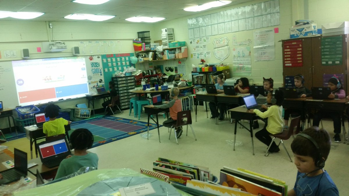 MsAmyEstes's tweet photo. My first graders celebrated #DLDay by reviewing a few concepts on @GetKahoot They LOVE #DigitalLearningDay #oneccps https://t.co/RCG3HKfJqa