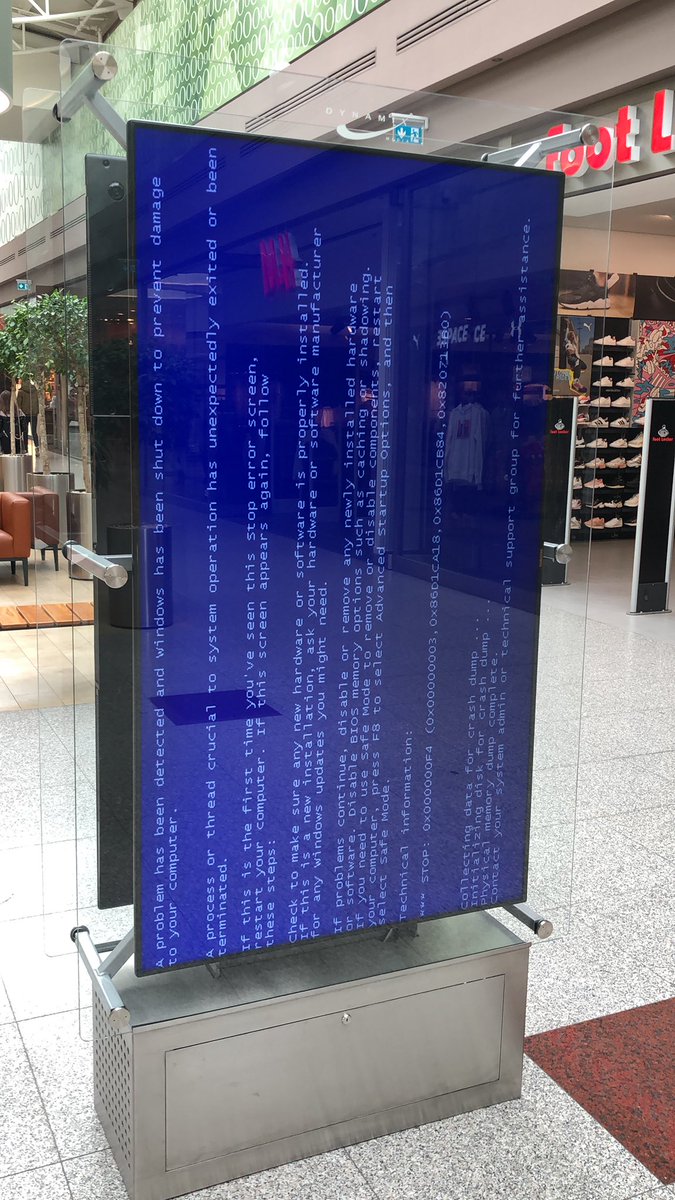 adusak's tweet photo. A large @KevlinHenney spotted in a shopping mall! https://t.co/4Cnwlp9hYN