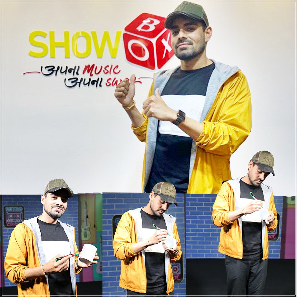 EPICMusic_TV's tweet photo. It’s raining swag at ShowBox!
Welcoming the hot & stylish Australian Singer, Music Director, Music Producer & Cinematographer @pavdharia from Sydney.
.
.
#showboxchannel #apnamusicapnaswag #naja #nain #samnerehnie #punjabisinger #musicdirector @rajieemshinde https://t.co/zaS9u5Ygsw