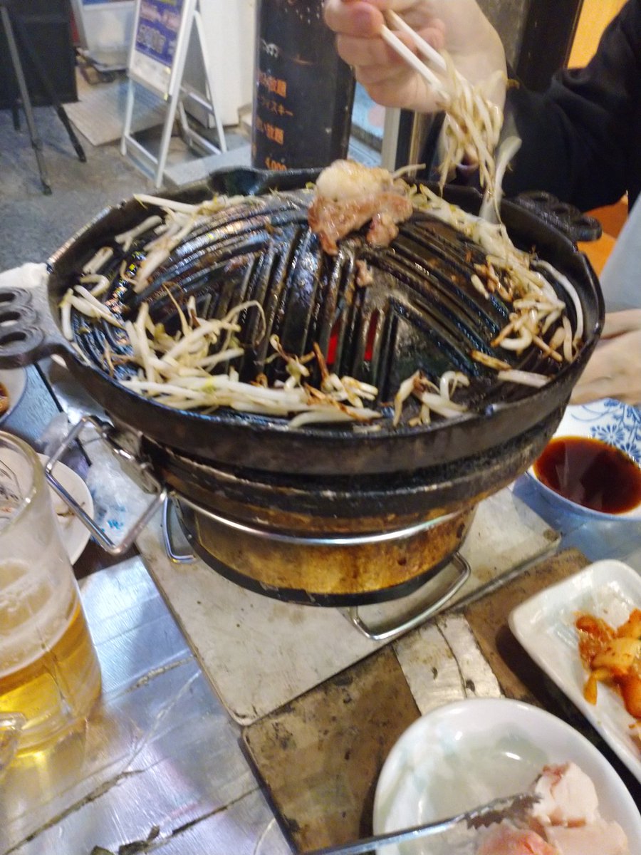 diedaydelight8's tweet photo. こんなご時世ですが、新橋でラム食ってます。
結構どこの店も埋まっててさすが花金 https://t.co/EWdyiydfiE