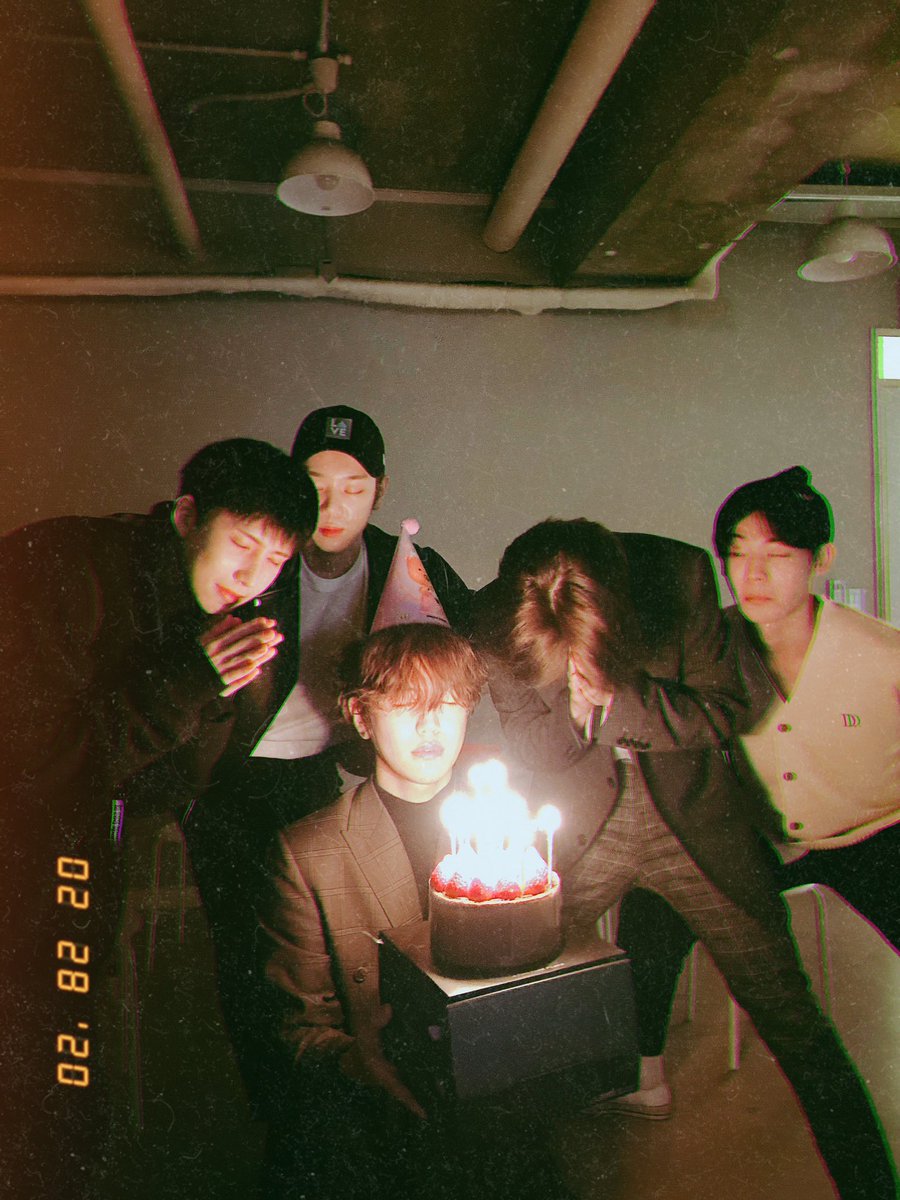official_ACE7's tweet photo. [#ACE_DATA] 💾

초이스와 함께 축하하는 동훈데이
초이들에게도 좋은 날이길 바라요💙

그럼 저는 이만 총총...

#HAPPY_DONGHUN_DAY
#온_세상이_동훈이라는_햇살로☀️

#ACE #에이스 #CHOICE #초이스 https://t.co/VIsK08RDPQ