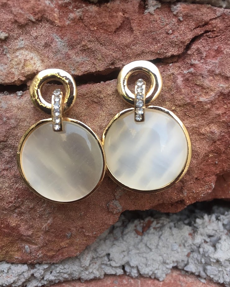 zellowcart's tweet photo. Stock ready 

#antingmurah #art #earringslover #earringshop #finejewelry #earringswag #instafashion #jewels #bijoux #jhumkas #handcrafted #trendy #silverearrings #earringlove #highjewelry #design #pearl #beautiful #accessory #gift #indianjewellery #chennai #delhi #indianwedding https://t.co/mn2FdmCZey
