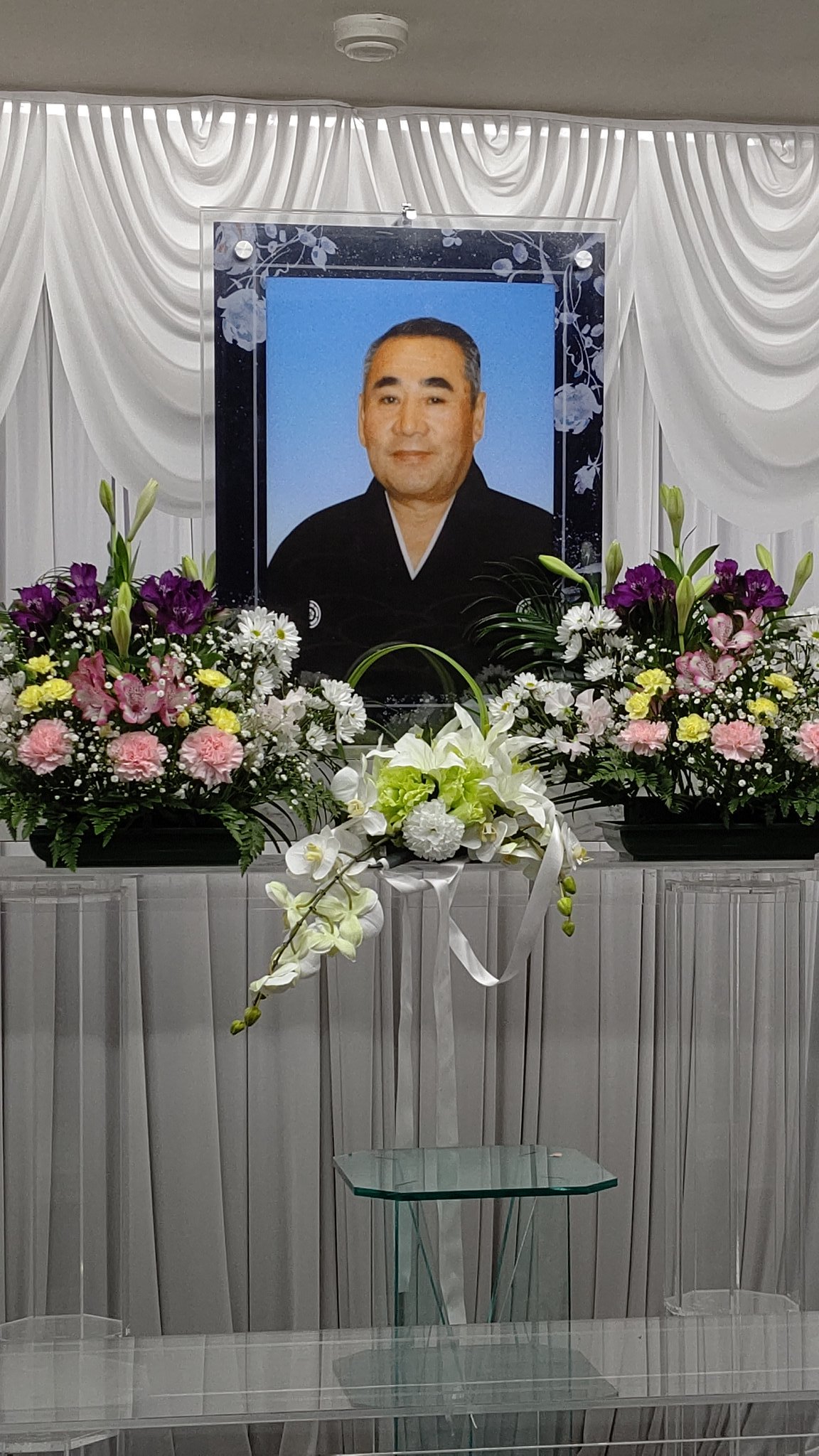 魔王kato 柄鋤 祖父の通夜終わりました じいちゃんの遺影写真を見て 思わず涙が出て 元気な時のじいちゃんの顔を見れて嬉しかった 明日は朝9時40分から火葬 その後午後から葬儀になります 通夜に来てくださった皆様 ありがとうご 魔王kato 柄鋤 祖父の通夜終わりました じいちゃんの遺影写真を見て 思わず涙が出て 元気な時のじいちゃんの顔を見れて嬉しかった 明日は朝9時40分から火葬 その後午後から葬儀になります 通夜に来てくださった皆様 ありがとうご