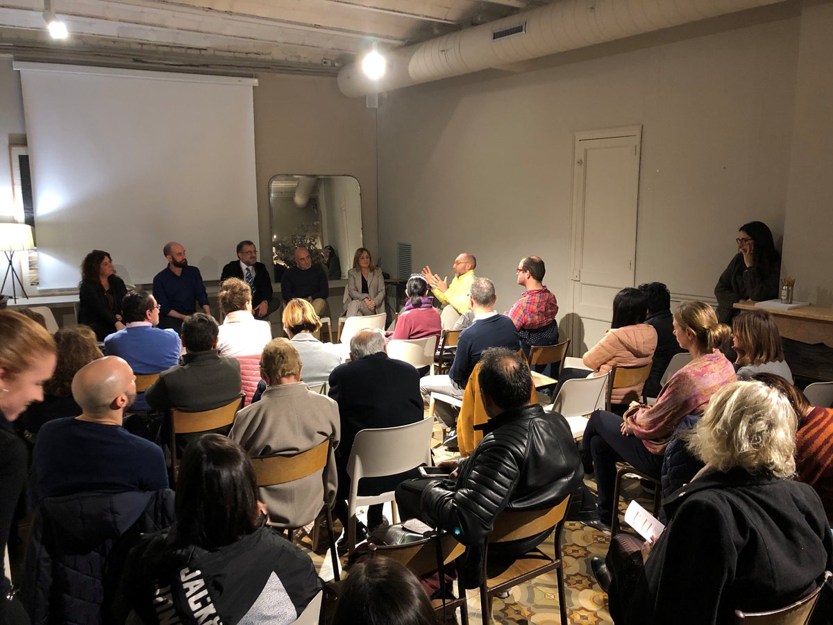 VHIO's tweet photo. Yesterday's VHIO-@COLOSSUSEU-@MoTriColorEU workshop on #ColorectalCancer was all about fostering open dialogue between patients and researchers.

VHIO's @JHernando3 moderated an interactive session with patient groups including the @aecc_es @DActiu @europacolon_es @GEPAC_. https://t.co/gymcoeJkS0
