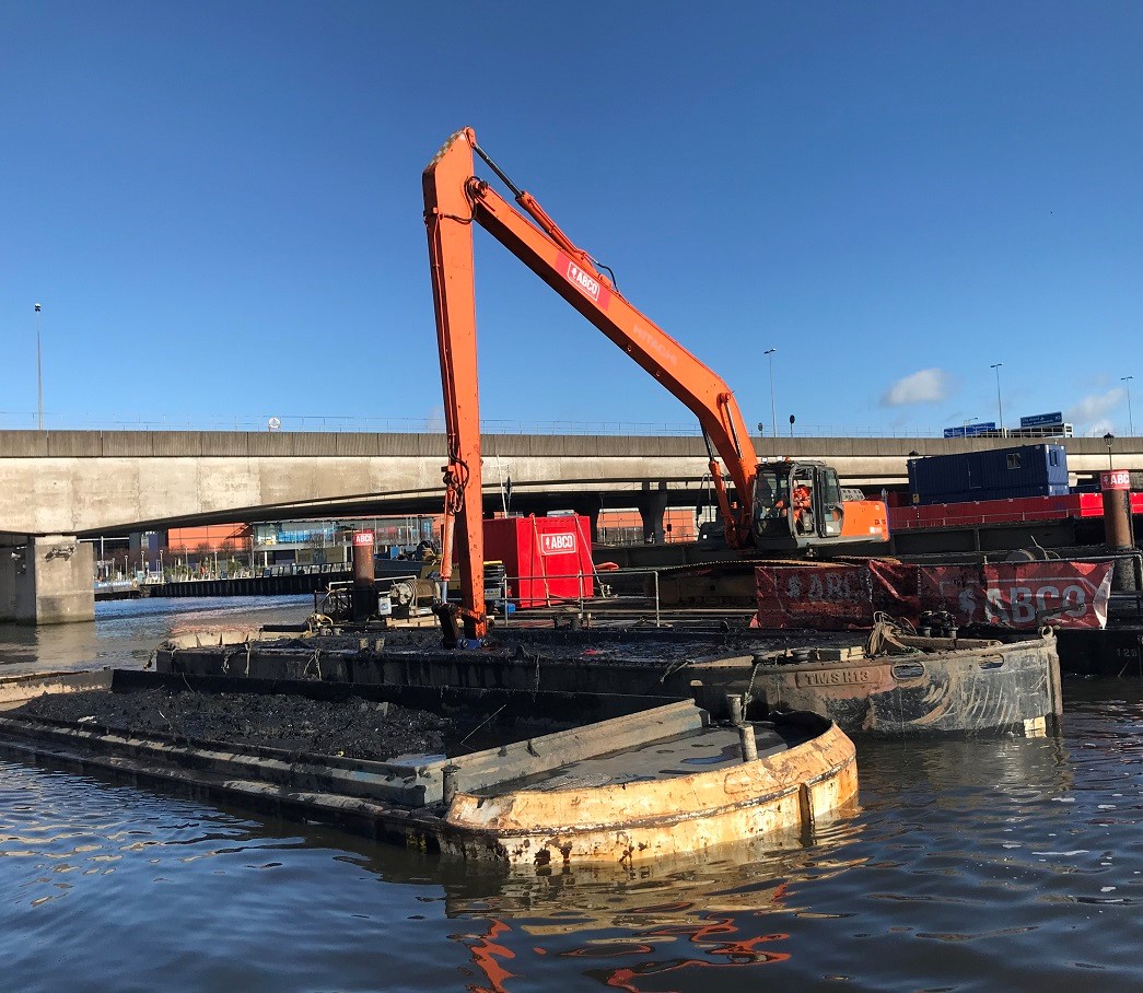 Here's a shot from the #RiverLagan in #Belfast. 

#VolkerBrooks have supplied 16 pontoons to 
@ABCOMarine, assisting the removal of 55,000m³ of silt.

The pontoons are supporting a long reach excavator, which is dredging thousands of tonnes of silt to improve drainage capacity.