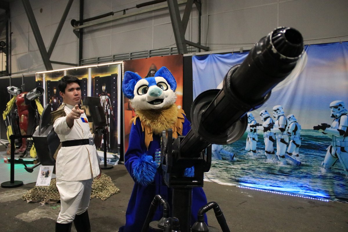 Alors un truc à compenser ? @EstrilFur

Merci encore pour la participation ^^

#geekdaysrennes #photography #furryfandom #furryfr