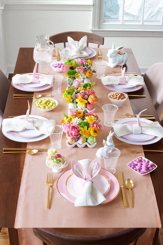 Simple tablescape...#Lovely #design #Super #elegantidea #gatheringboutique #eventspace #sandiego #comingsoon #photography #wedding #eventvenue #hgtv #gatherforacause #party #bridalshower #mua #lajolla #miami #florida #booksigning