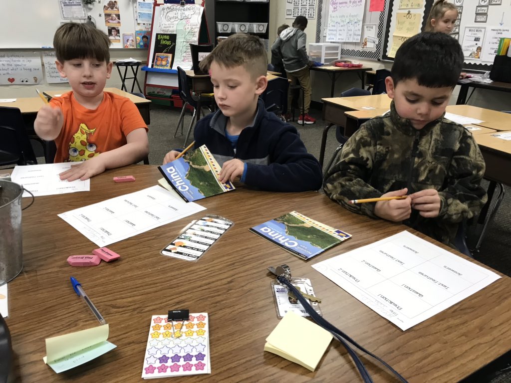 CrenshawNFirst's tweet photo. Students are loving using informational text in First Grade @WISDHardy 📚 https://t.co/ZSOfCuPYvC