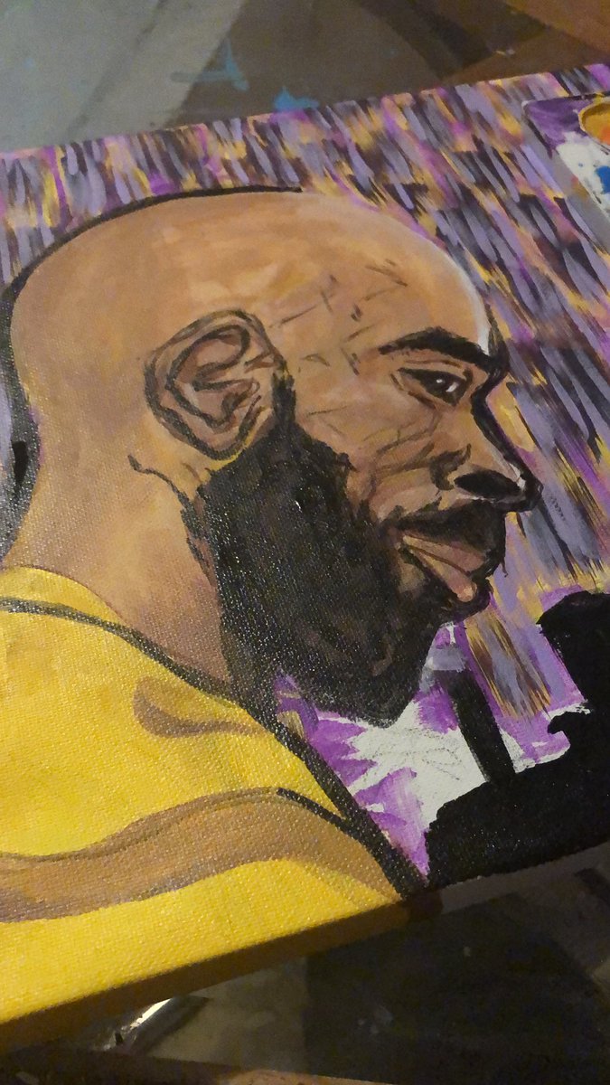 Tell me why it kinda looks like <a href="/lilduval/">lil duval</a> instead of Kobe! 😔 🙄