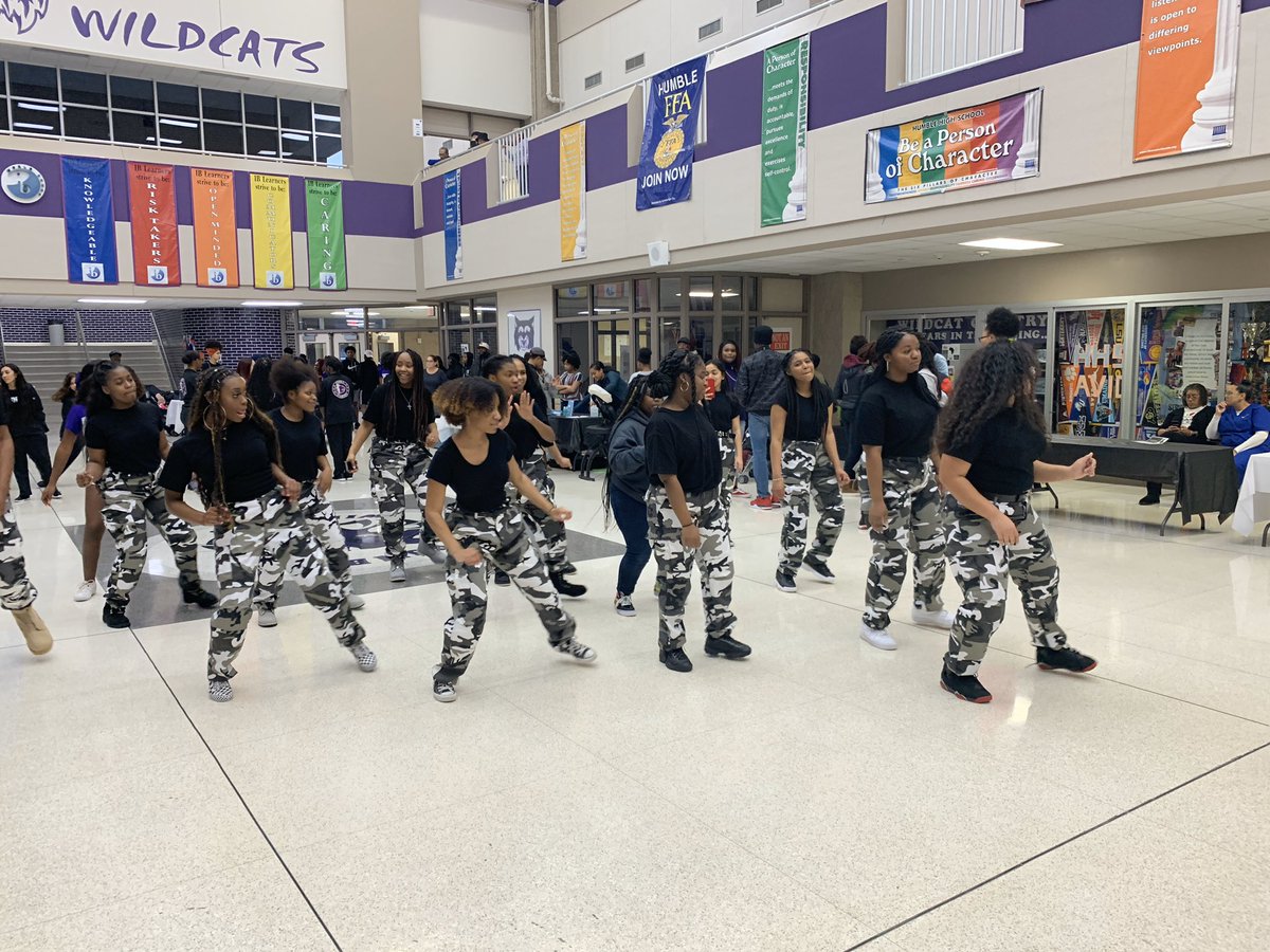 HumbleStepTeam's tweet photo. They make me so proud. Those smiles make it all worth it. Not afraid to hide that #WildcatPRIDE  @HumbleISD_HHS. https://t.co/9lvkYkMn7O