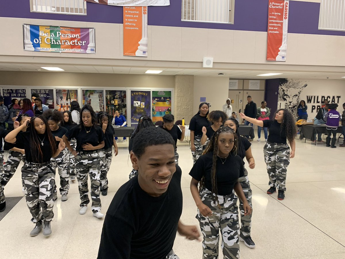 HumbleStepTeam's tweet photo. They make me so proud. Those smiles make it all worth it. Not afraid to hide that #WildcatPRIDE  @HumbleISD_HHS. https://t.co/9lvkYkMn7O