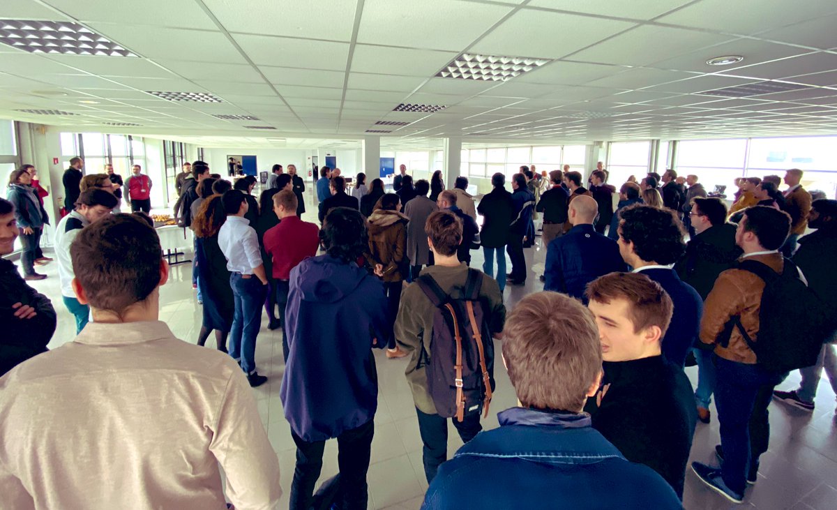 UTTroyes's tweet photo. Petit break en cette fin de matinée de soutenance: étudiants, enseignants et tuteurs se retrouvent, tous ensemble, en M104 pour le déjeuner.
Bon courage à tous les autres qui vont soutenir cet après-midi !
#Soutenances2020 #UTTPro https://t.co/uEv4G2zGwZ
