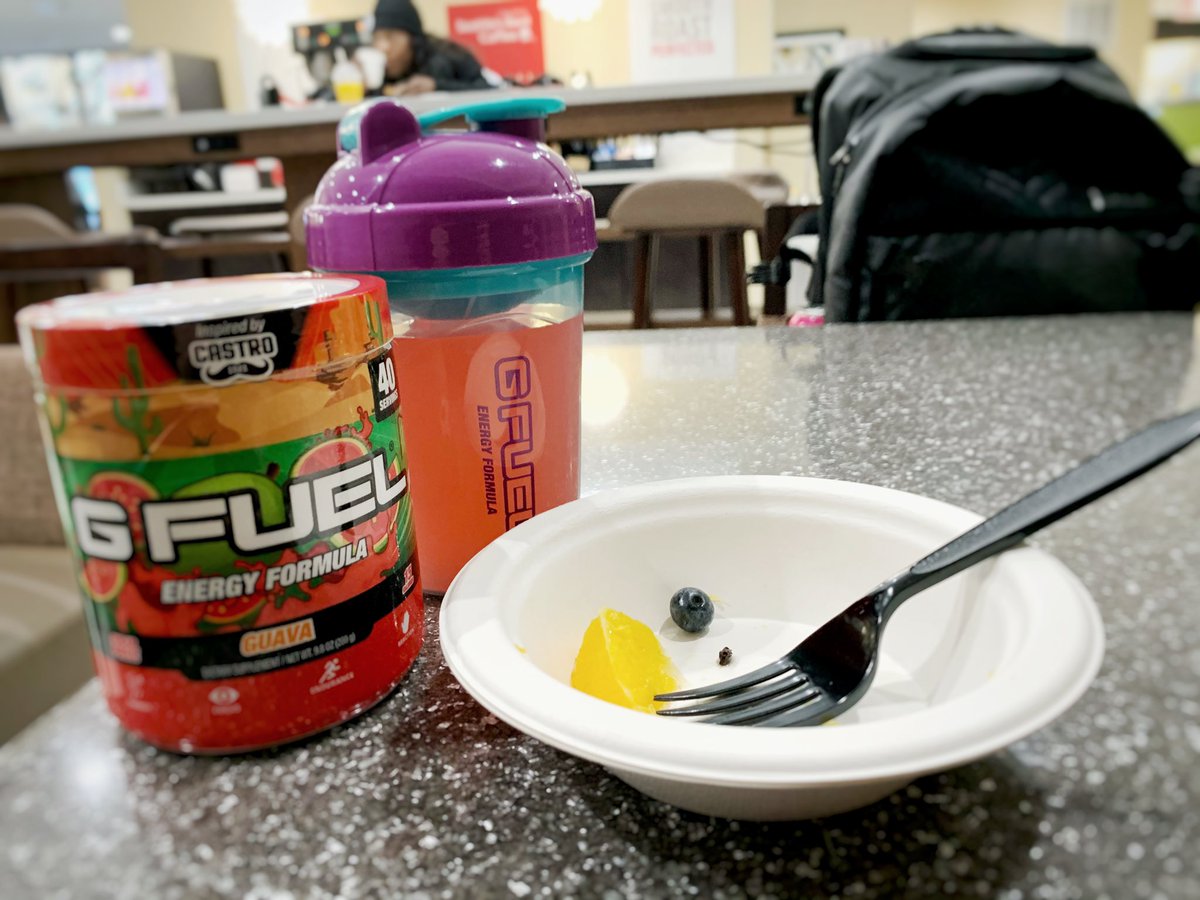 Citizen514's tweet photo. Part of your balanced breakfast @GFuelEnergy #castrogfuel #PAXEast https://t.co/FSDYXDlNgV