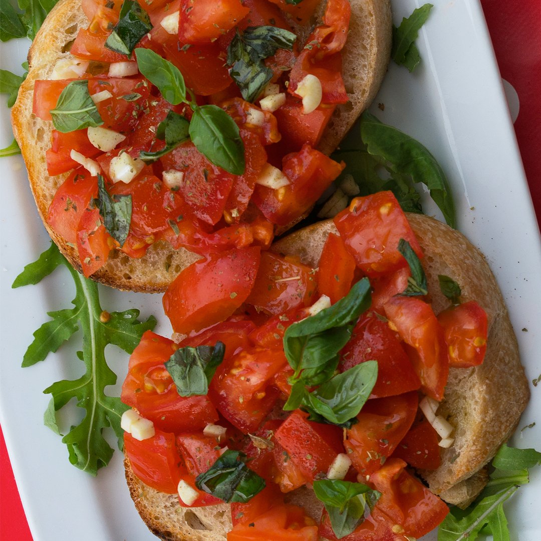 PregoHowth's tweet image. Tie yourself over with a mouth-watering bruschetta starter 🤤 Made with fresh tomatoes, basil, garlic and drizzled with olive oil ✨