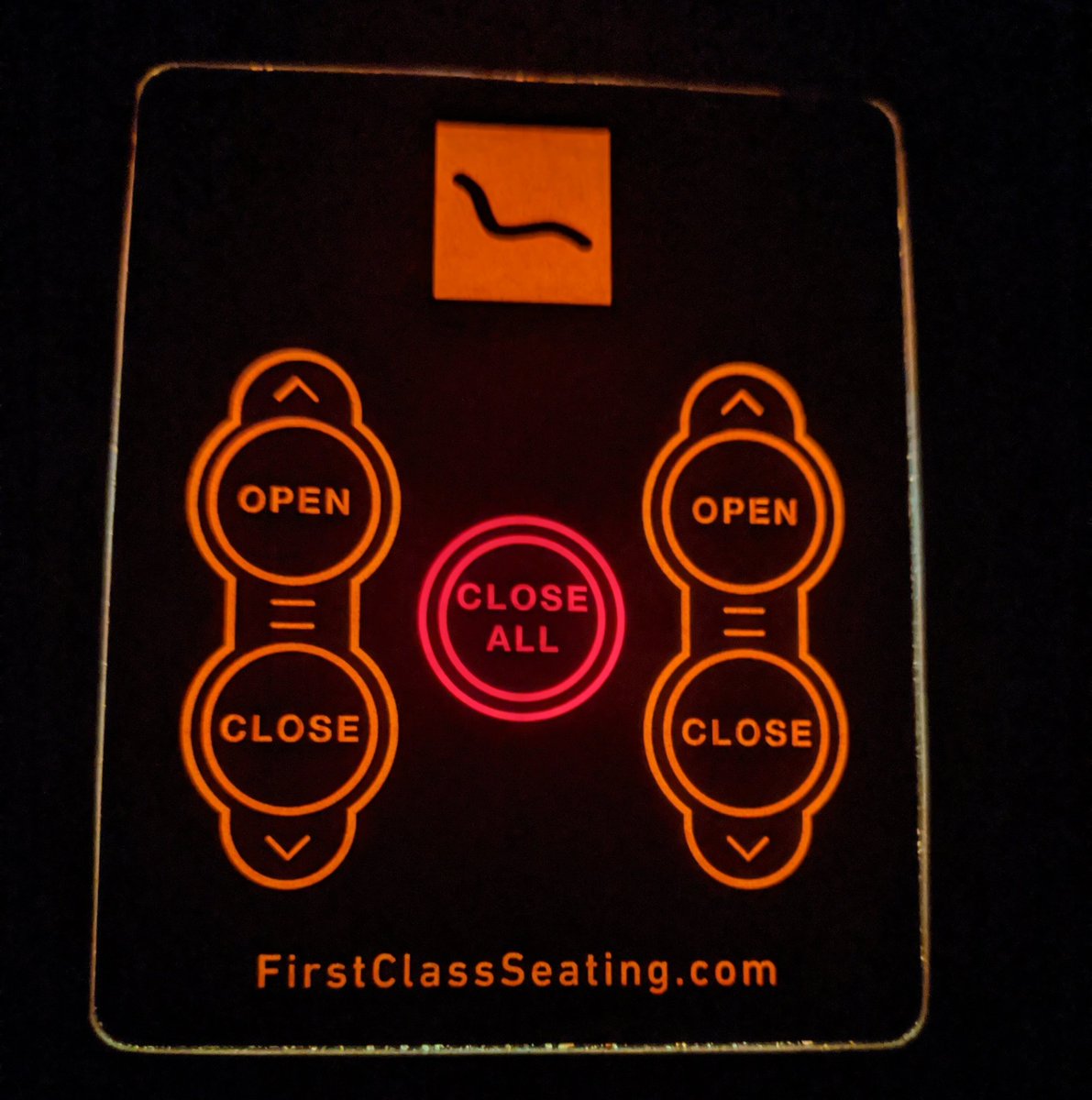 LizzHorvath's tweet photo. @DougCollinsUX I am not sure this is "first class." π
My wife sat for 30 minutes thinking half of these controls moved the seat next to her.
#LaunchTheOctopus #uxdesign
#ux https://t.co/Uur4CqI5Fa
