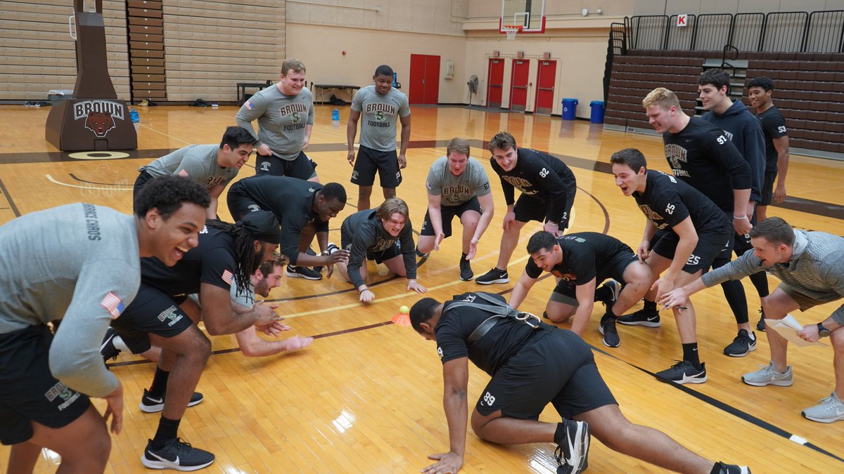 BrownU_Football's tweet photo. 𝐓𝐡𝐞𝐦: "𝑫𝒐𝒏'𝒕 𝒆𝒗𝒆𝒓 𝒍𝒆𝒕 𝒂𝒏𝒚𝒐𝒏𝒆 𝒉𝒐𝒍𝒅 𝒚𝒐𝒖 𝒃𝒂𝒄𝒌."

𝐌𝐞: https://t.co/aROkdtDcn6