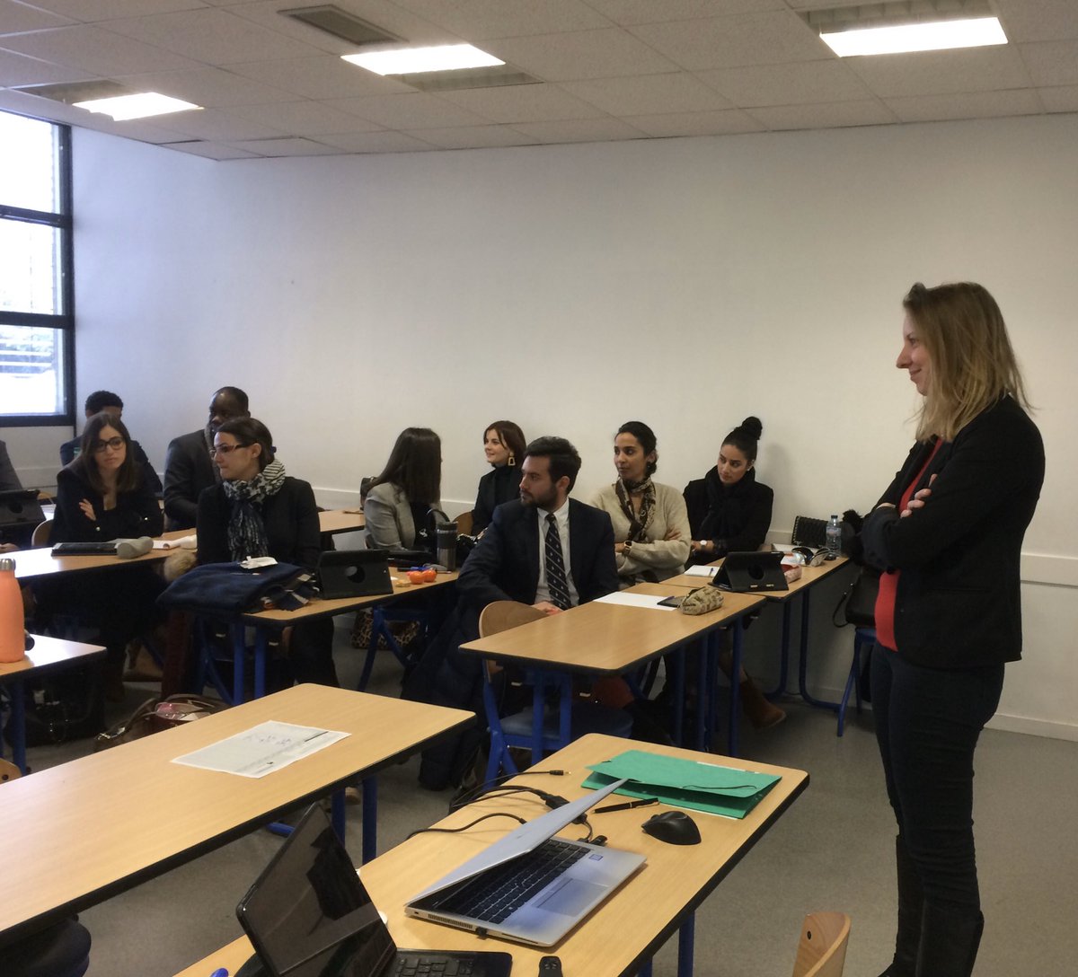 Quand notre ancienne alternante viens partager son retour d’expérience et sa vie au quotidien auprès de notre promotion, c’est juste un moment exceptionnel 👍
Merci Lindsay pour cette magnifique matinée 💐😊 
#cqp  #partage #formation #aep #axa