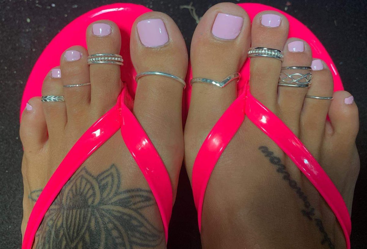 Prettytoes69's tweet photo. Queen of the rings. https://t.co/Md9RxM0Ejc