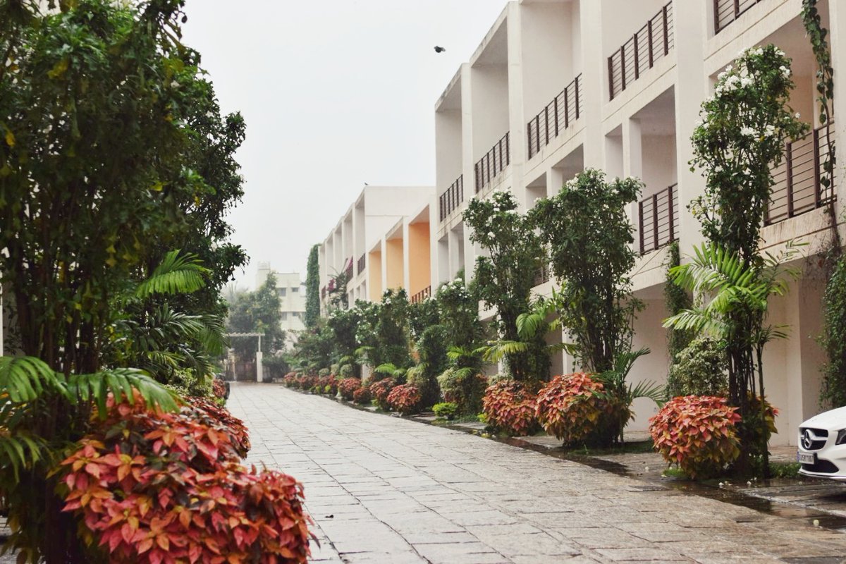 edificelabs's tweet photo. Villa Valley: Homes where everything is a feeling.
@JLLIndia @CBRE_India @indiapropnews @SobhaLtd @LODHA @InmanNews @LeighBrown @NAHBhome @katielance @BiggerPockets
#VillaValley #EdificeLabs #LaheLahe #LaheLaheHall i#lahelahesanthe #lahelahecafe #lahelahepottery #edifice #Home https://t.co/m7K81goA29