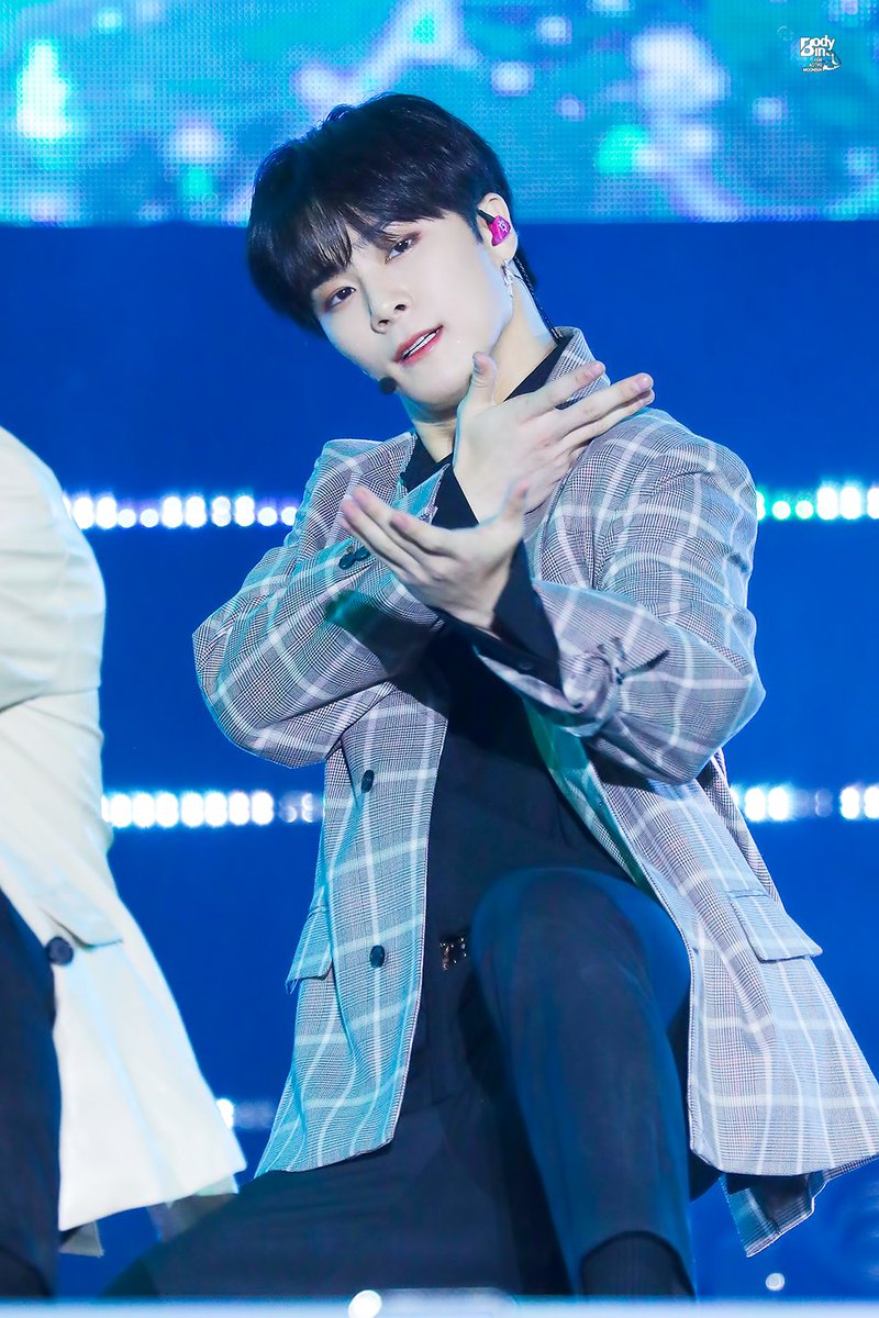 BodyBin_0126's tweet photo. 190929 아시아드림콘서트

빈이 엠씨날 기다려진다🥳 

@offclASTRO #아스트로 #문빈 #빈이 #몸빈 #ASTRO #MOONBIN #MUNBIN #ONEnONLY_ASTRO https://t.co/yaFzQRePgw