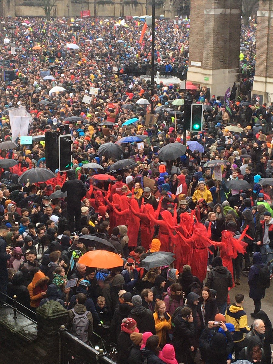 LisaMWhiting's tweet photo. Wow. Welcome to Bristol @GretaThunberg https://t.co/nEh204SUAG