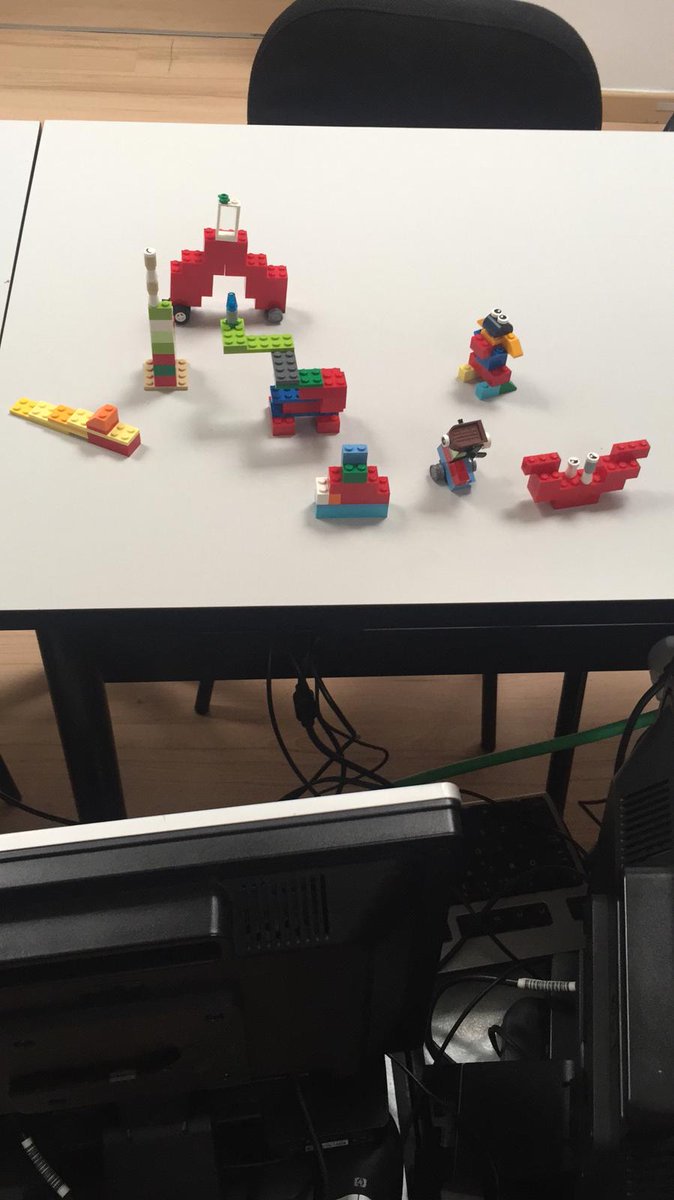 Betaformacion's tweet photo. ❗️El alumnado del módulo de emprendedurismo del curso de inglés B2 de Labora dejó volar su imaginación y expresó sus emociones a través de piezas de lego❗️

#emprendedurismo #torrent #LaEmociónDeAprender https://t.co/wmUDMDy4m4