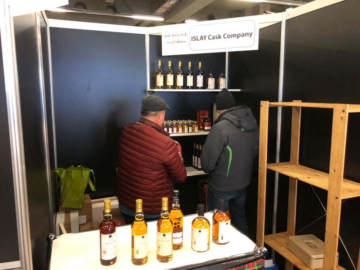 islaycaskco's tweet photo. Aufbau läuft! https://t.co/jb7nE2Rbxx