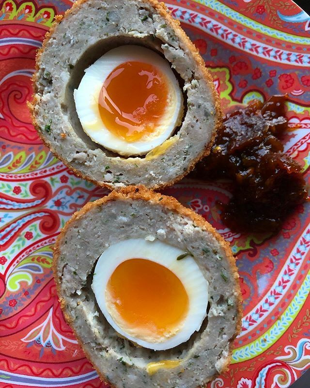 SabrinaGhayour's tweet image. Feeling a bit poorly, run-down and sorry for myself 🤒 so, Scotch Eggs from @fortnums (inventor of the Scotch Egg, inspired by the Nargisi Kofta of India, which is based on Persian Koofteh) with a healthy dollop of @chefjamescochran @1251_twelve_fifty… ift.tt/2TmNfRZ