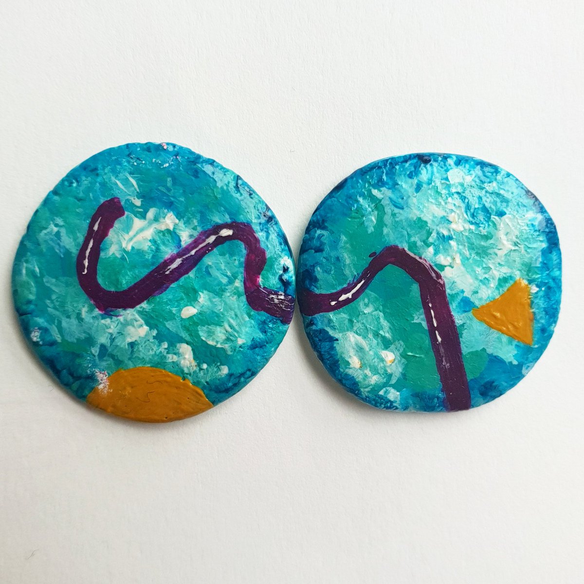 leah_m_j's tweet photo. Hand painted clay earrings new to my etsy store 😊💕 https://t.co/S9zE83dxhs  #etsy #etsyhandmade #earrings #abstractart #art https://t.co/kGnulcRw3W