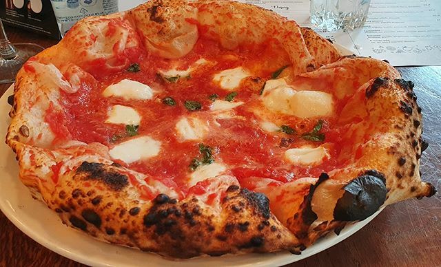 jweiht's tweet image. Cornicione.. So happy now, like a little boy in a Pizzeria 🤭 ift.tt/2I61vJn